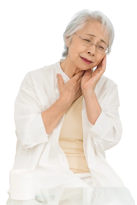 食事中にむせる・飲み込みにくさを感じている高齢の女性
